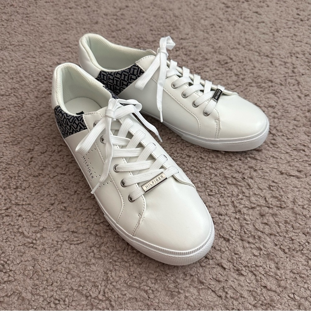 Tommy Hilfiger Lorio Fashion Sneakers Shoes Womens 10